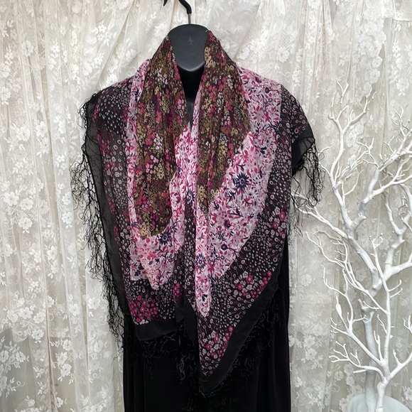 Vintage 80’s (yup, I’ve had that long 😉🤣) Purple Floral Scarf with Fringe - Picture 7 of 7